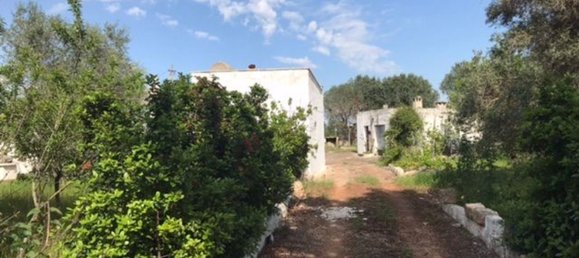 Дом с 3 комнатами в Челье Мессапика, Италия № 164631 24