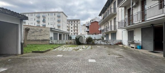 6 rooms Villa in Vercelli, Italy No. 127959 3