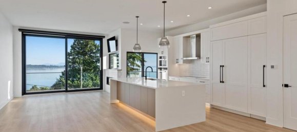 4 bedrooms House in British Columbia, Canada No. 223 7