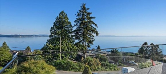 4 bedrooms House in British Columbia, Canada No. 223 4