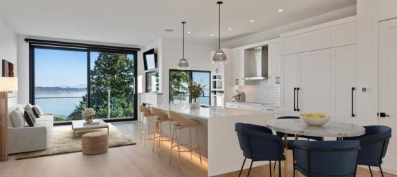 4 bedrooms House in British Columbia, Canada No. 223 6