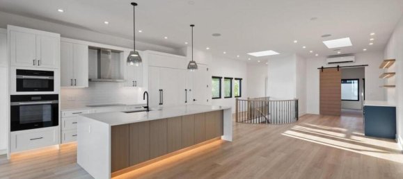 4 bedrooms House in British Columbia, Canada No. 223 12