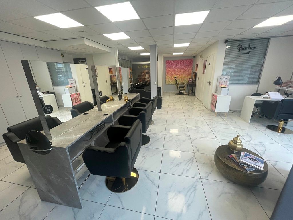 Gewerbliche Immobilie in Persan, France 86m², Nr. 162125