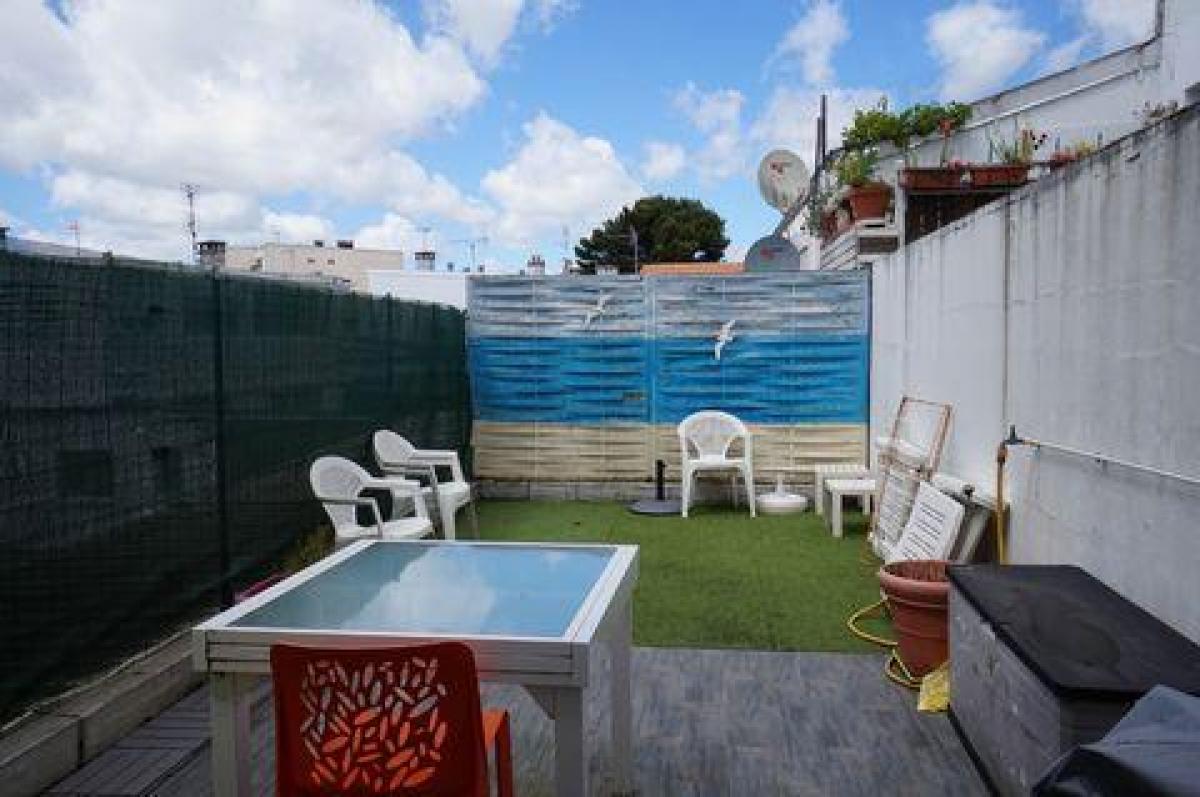 2 bedrooms Condo in Royan, France No. 24385