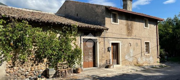 9 rooms House in Caprino Veronese, Italy No. 232717 2