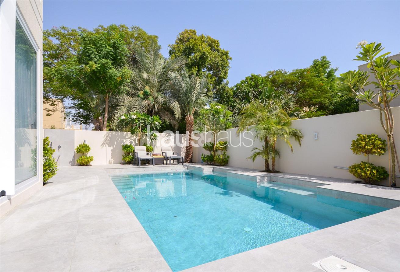 5 bedrooms Villa in Meadows, UAE No. 98613