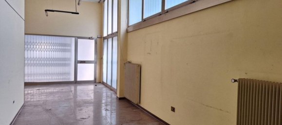 51m² Commercial property in San Donà di Piave, Italy No. 369917 3
