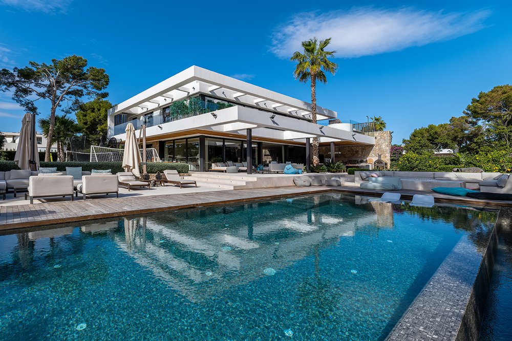 6 bedrooms Villa in Nova Santa Ponsa, Spain No. 14671