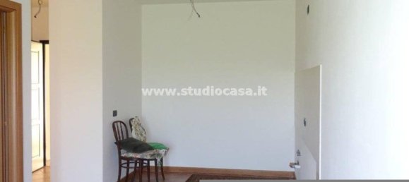 Studio in Cremona, Italy, Nr. 192177 2