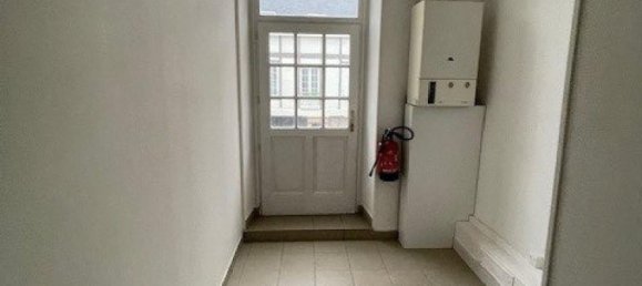 Apartamento de 8 habitaciónes en Orleans, France No. 40110 5