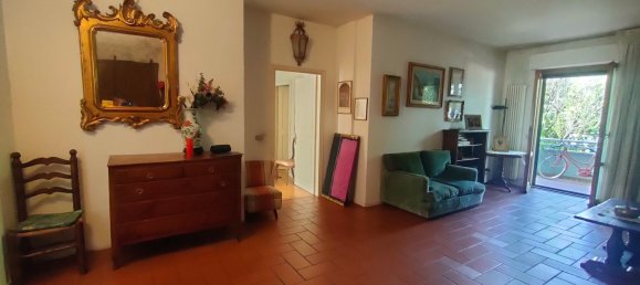 5 bedrooms Apartment in Prato, Italy No. 342039 3