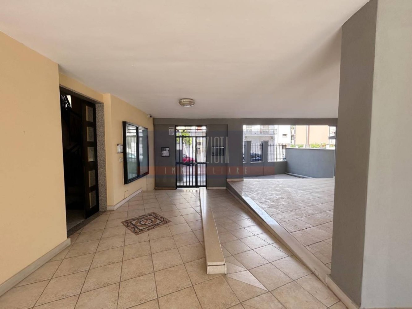 Apartamento de 2 dormitorios en Bari, Italy No. 284553