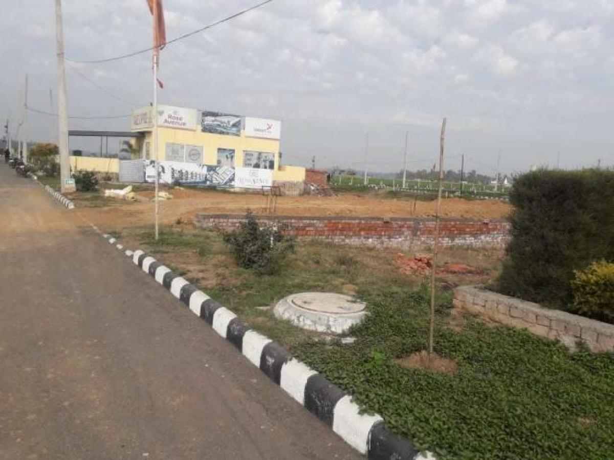  Land in Chandigarh, India No. 31065