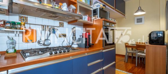 2 bedrooms Apartment in Rome, Italy No. 336618 8