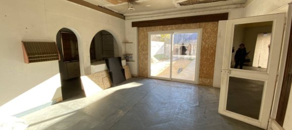 Gewerbliche Immobilie in Vierzon, France 90m², Nr. 93002 17