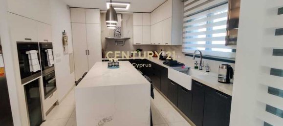 5 bedrooms Villa in Agios Athanasios, Cyprus No. 10850 9