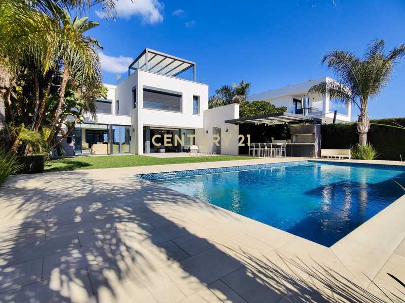 5 bedrooms Villa in Agios Athanasios, Cyprus No. 10850