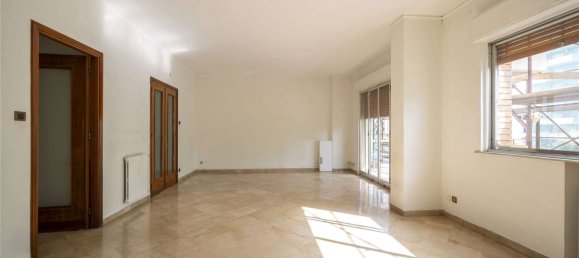 3 Schlafzimmer Wohnung in Palermo, Italy, Nr. 287471 5