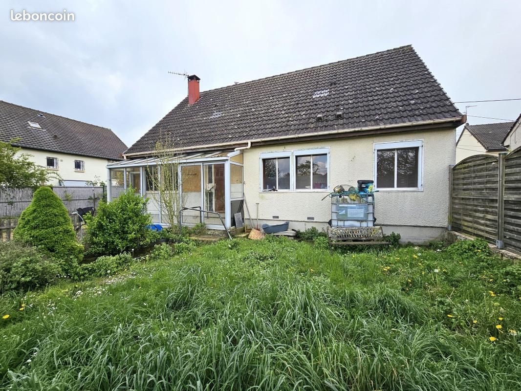 Casa de 3 dormitorios en Laon, France No. 221870