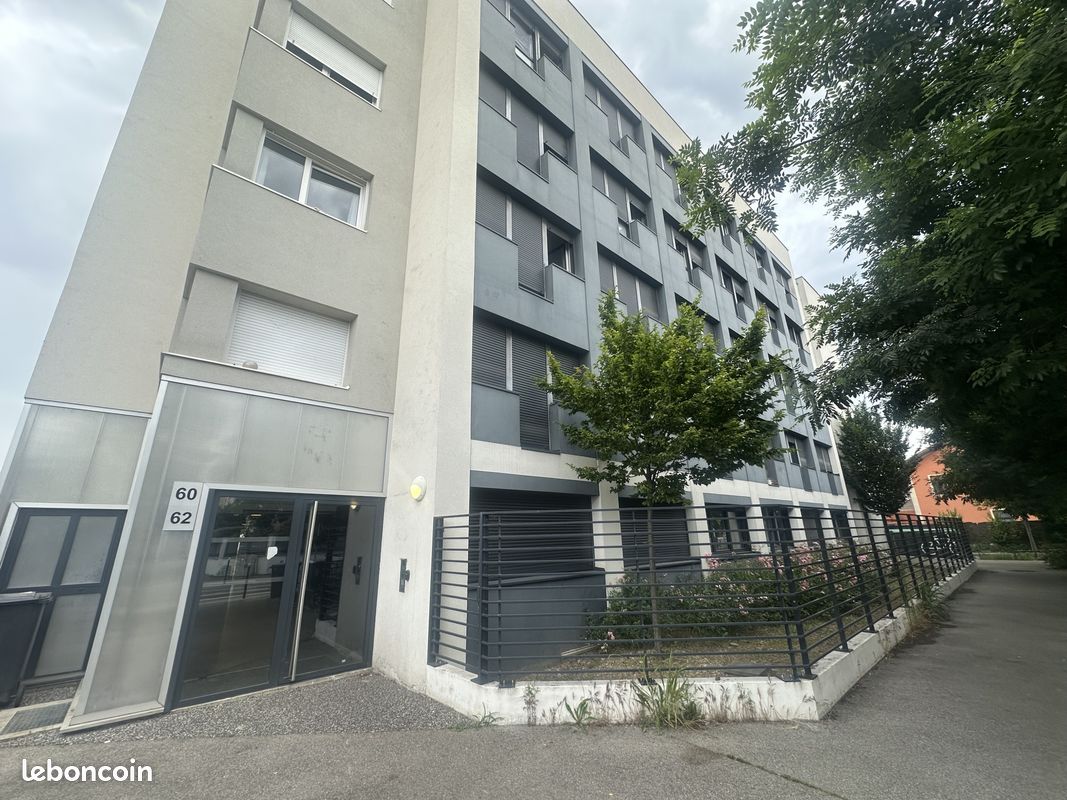13m² Garage in Villeurbanne, France No. 342658