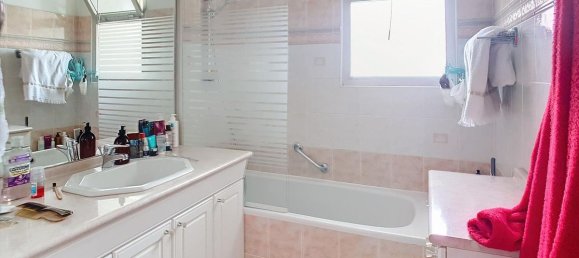 Apartamento de 3 dormitorios en Le Bouscat, France No. 97383 8