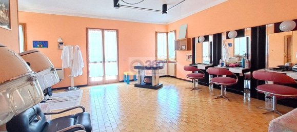 5 bedrooms Villa in Provaglio d'Iseo, Italy No. 282348 24