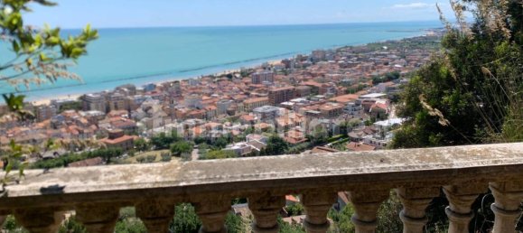 6 bedrooms Villa in Grottammare, Italy No. 296818 5