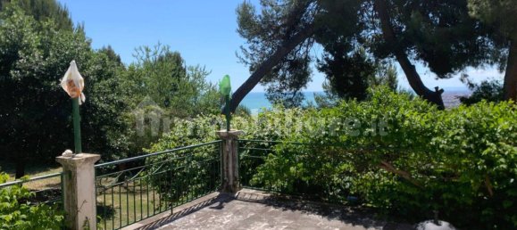 6 bedrooms Villa in Grottammare, Italy No. 296818 4