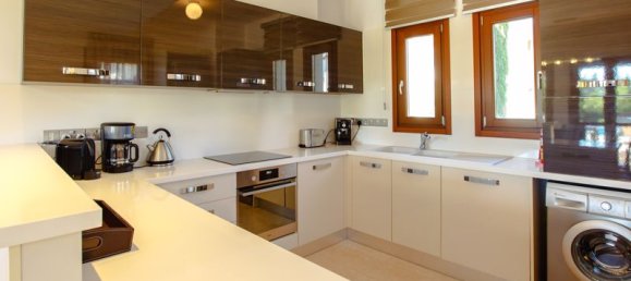 3 bedrooms Villa in Paphos, Cyprus No. 9530 6