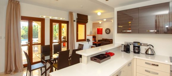 3 bedrooms Villa in Paphos, Cyprus No. 9530 7