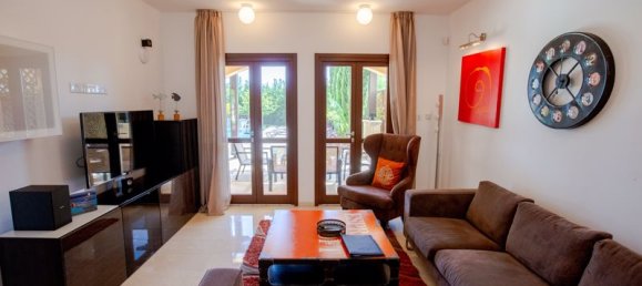 3 bedrooms Villa in Paphos, Cyprus No. 9530 10