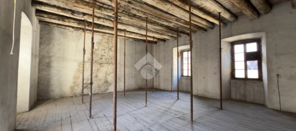 Edificio de 10 habitaciónes en Tirano, Italy No. 8671 9