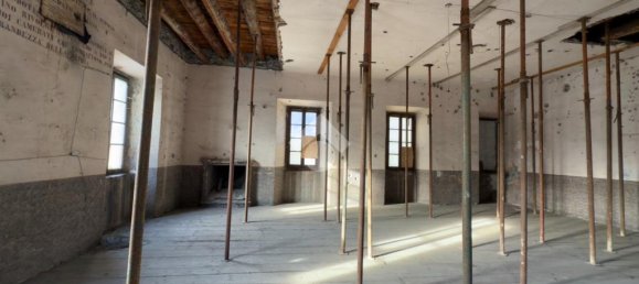 Edificio de 10 habitaciónes en Tirano, Italy No. 8671 12