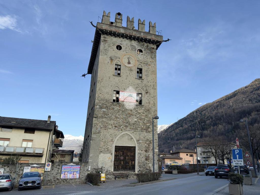 Edificio de 10 habitaciónes en Tirano, Italy No. 8671