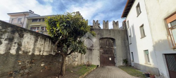 Edificio de 10 habitaciónes en Tirano, Italy No. 8671 4