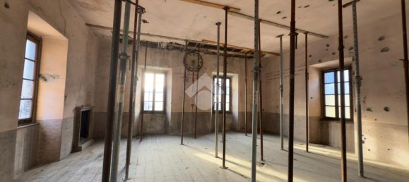 Edificio de 10 habitaciónes en Tirano, Italy No. 8671 14