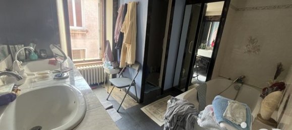 Дом с 7 комнатами в Дё-Севр, Франция № 303020 13