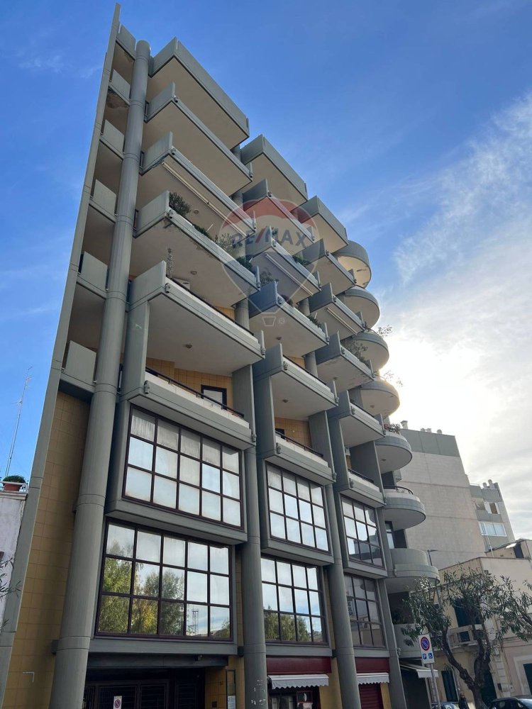 2 rooms Apartment in Bari, Italy No. 297016