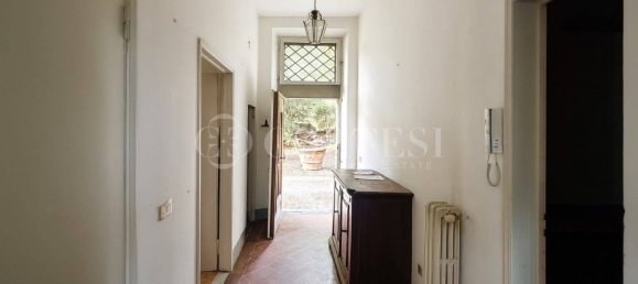 4 bedrooms Villa in Florence, Italy No. 302009 8
