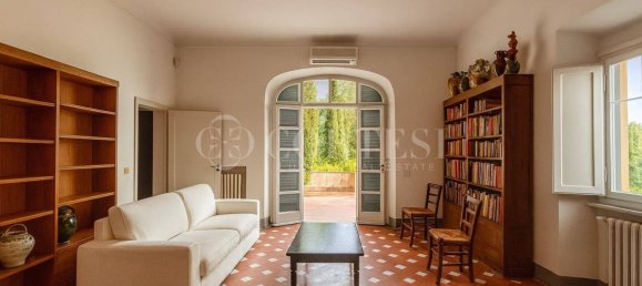 4 bedrooms Villa in Florence, Italy No. 302009 4