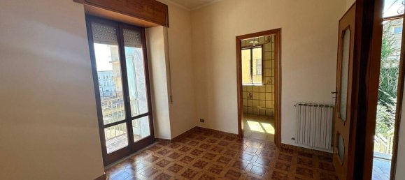 4 rooms Apartment in Catanzaro, Italy No. 134347 4