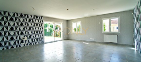 Casa de 3 dormitorios en Savigneux, France No. 241705 4