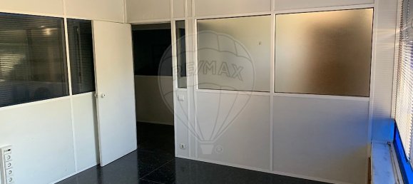 60m² Commercial property in Guimaraes, Portugal No. 24742 5