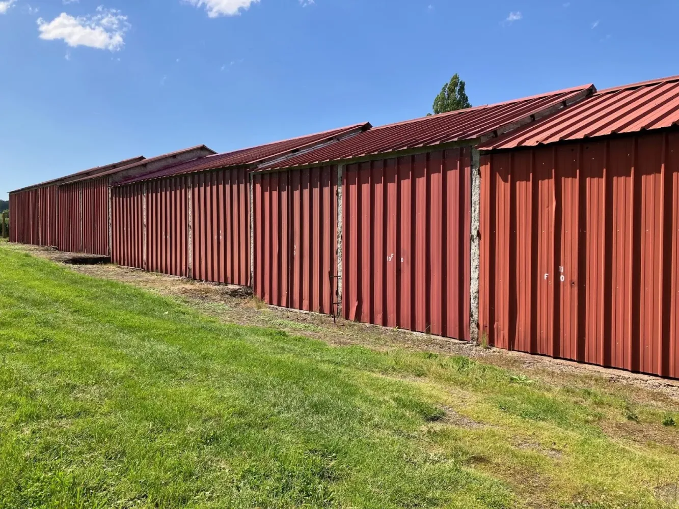 Estacionamiento en Brugheas, France 252 m² No. 344895