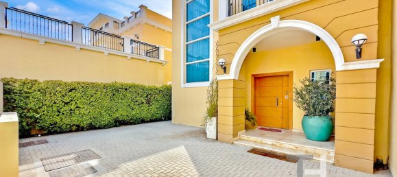 4 bedrooms Villa in Jumeirah Park, UAE No. 28461 2