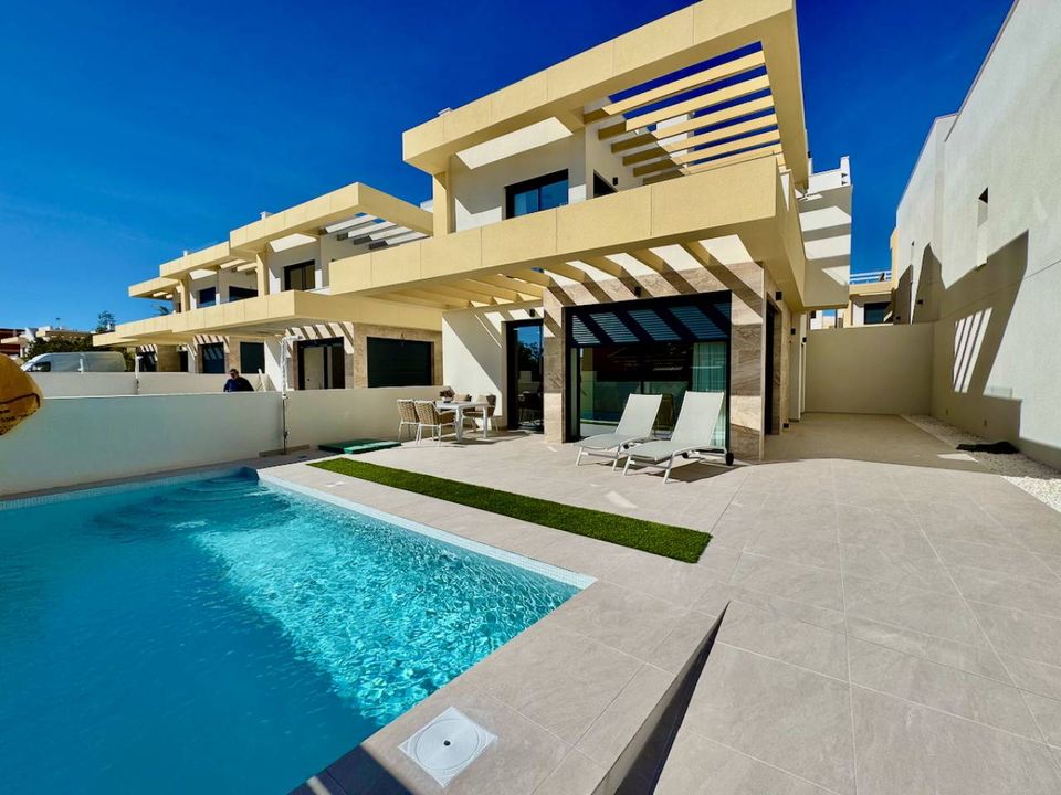 3 bedrooms Villa in Los Montesinos, Spain No. 176487