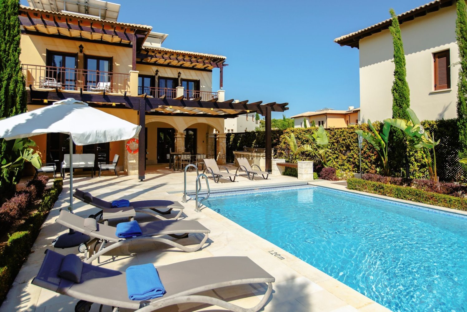 Вилла с 3 спальнями в Aphrodite Hills, Кипр № 930