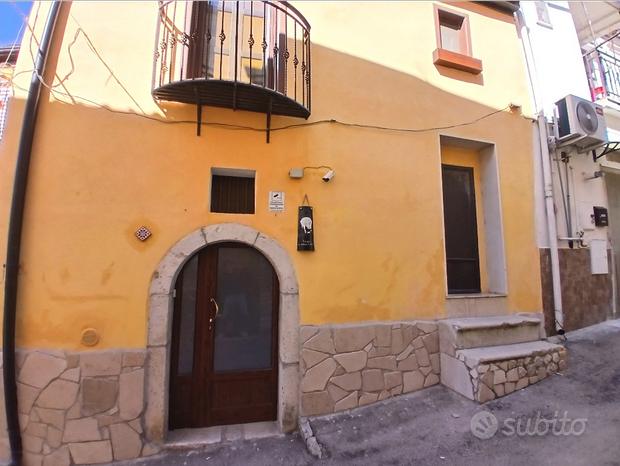 Entrepôt à Rocchetta Sant'Antonio, Italy 36m² No. 260437