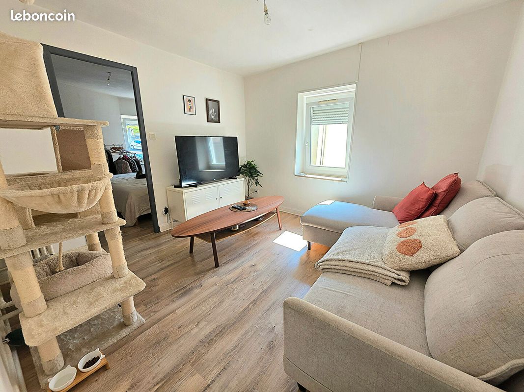 Дом с 2 спальнями в Бургуэн-Жальё, Франция № 338296