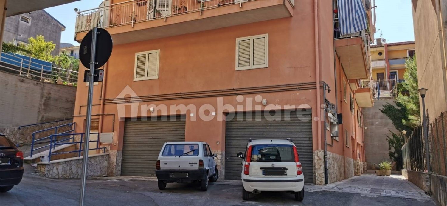 Propiedad comercial de 5 habitaciónes en Marineo, Italy No. 165493